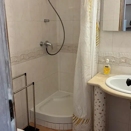 Aparts 8 T1 E T0 Apartment