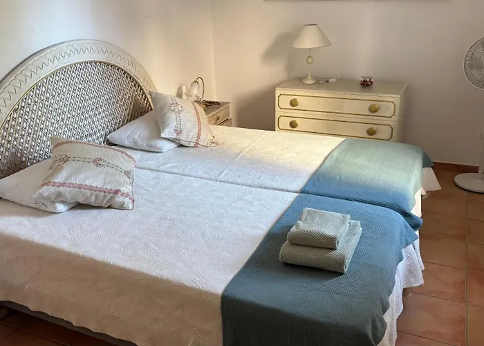 アパート Aparts 8 T1 E T0 *