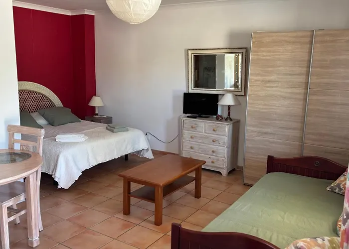 דירה Aparts 8 T1 E T0 *