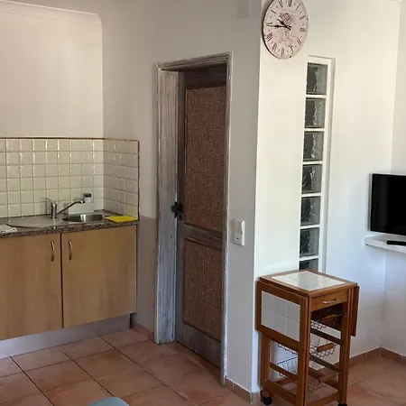 Aparts 8 T1 E T0 Apartamento