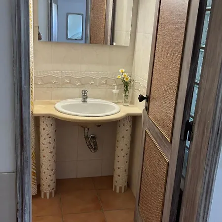 Aparts 8 T1 E T0 Apartamento